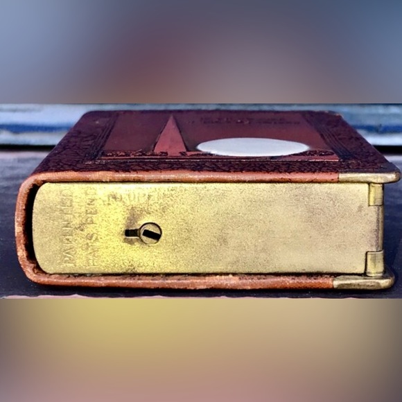 Vintage 1920s Antique Zell Brown Bronze NEW YORK World’s Fair Book Coin Bank - Picture 4 of 6